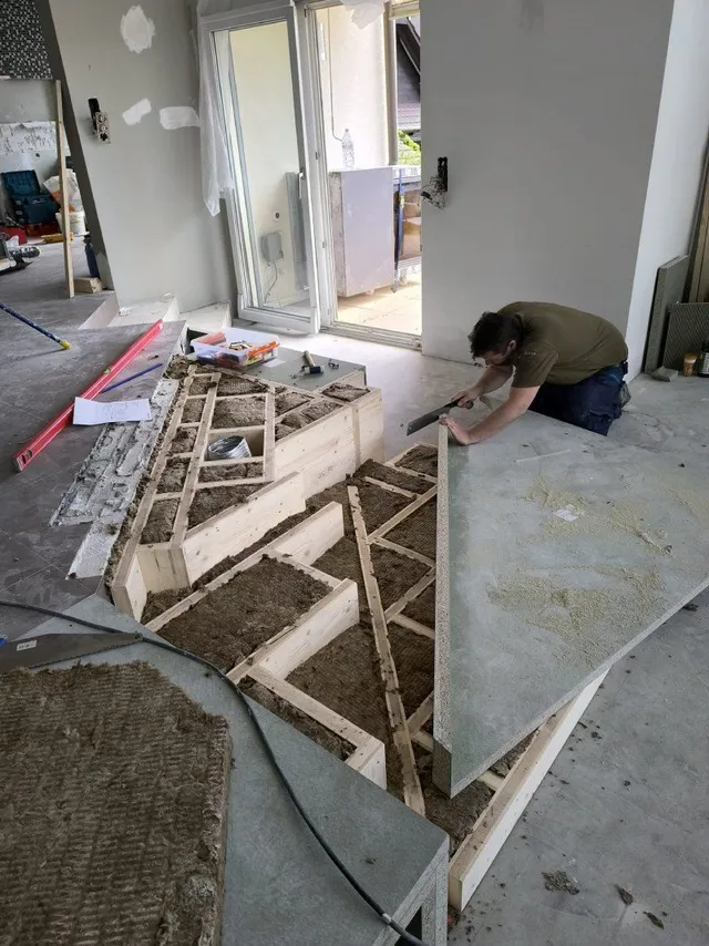 Travail du bois en atelier — Artisan Bois
